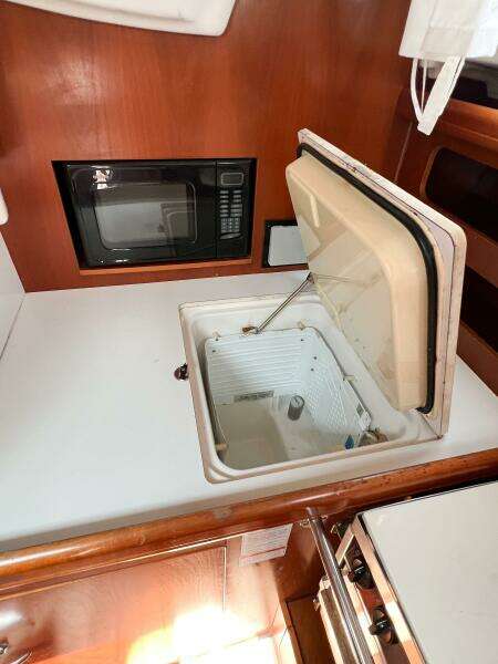 SUZY Q 36ft Beneteau Yacht For Sale