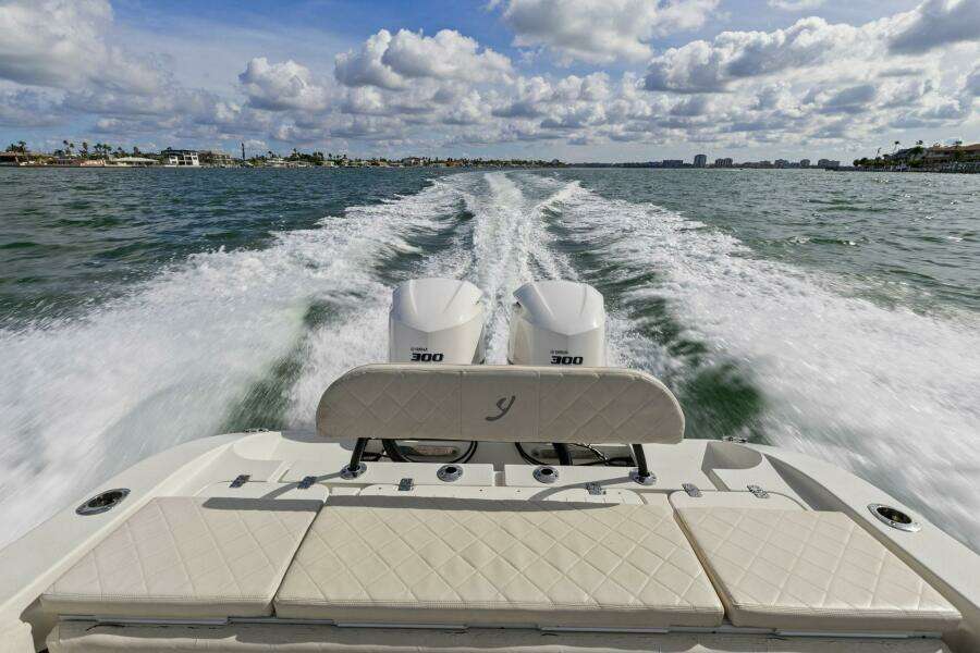 2017 Young Boats 27 - Stern Seating 