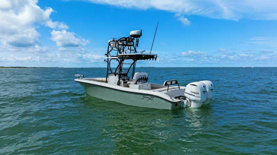 2017 Young Boats 27 - Profile Stern 3/4 Port