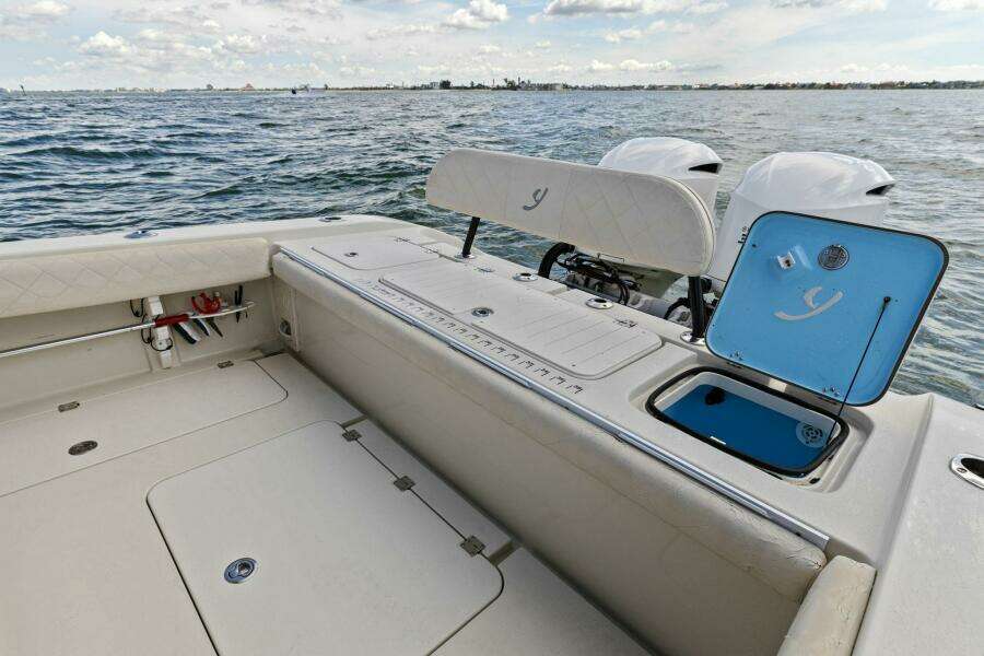 2017 Young Boats 27 - Cockpit