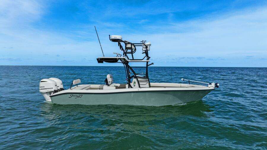 2017 Young Boats 27 - Profile Starboard