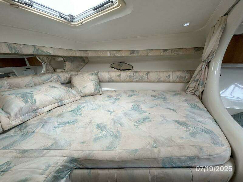 31' Silverton forward stateroom starboard