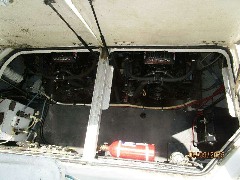 31' Silverton engine room access