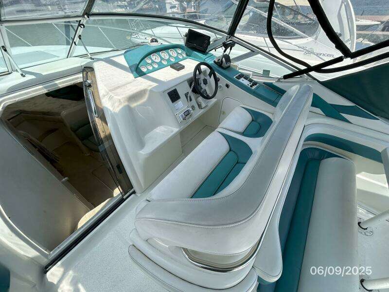 31' Silverton helm1