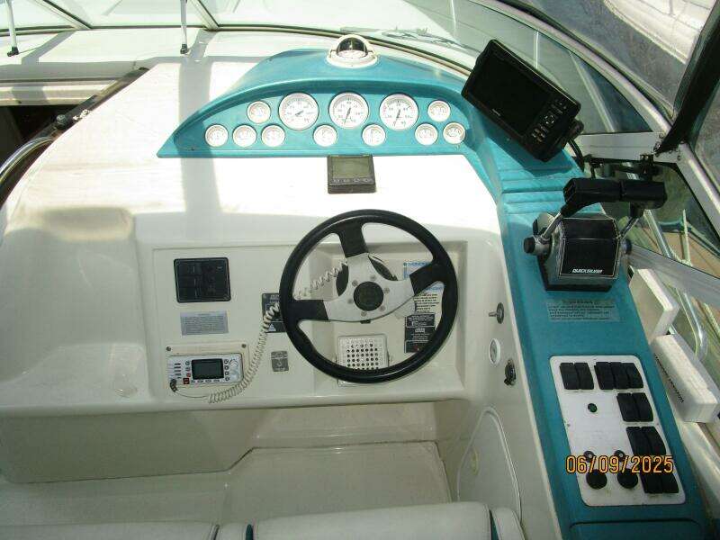 31' Silverton helm2