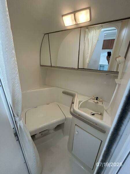 31' Silverton head-shower
