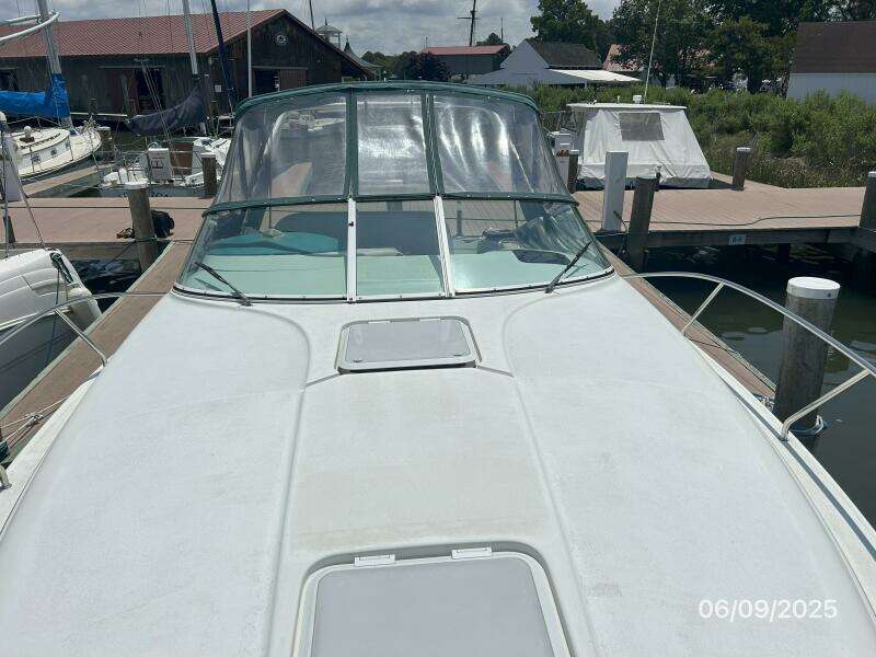 31' Silverton foredeck aft