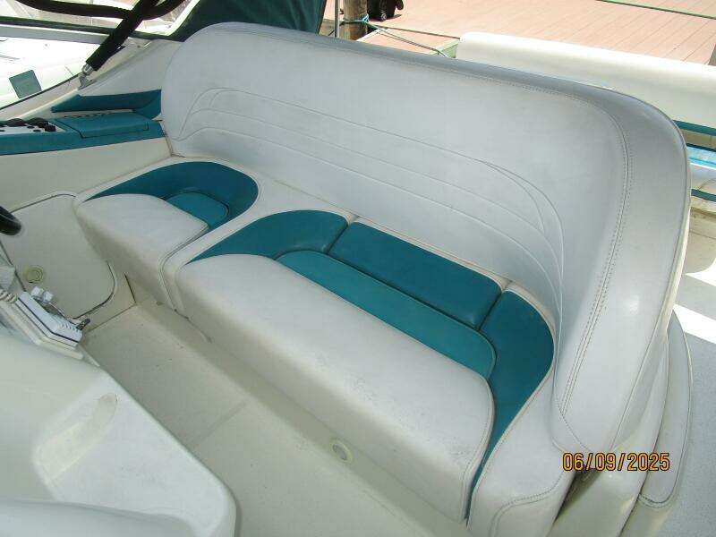 31' Silverton helm benchseat