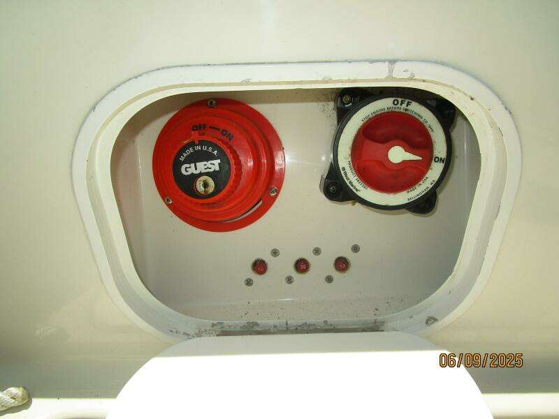 31' Silverton battery switches