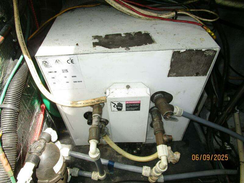 31' Silverton water heater