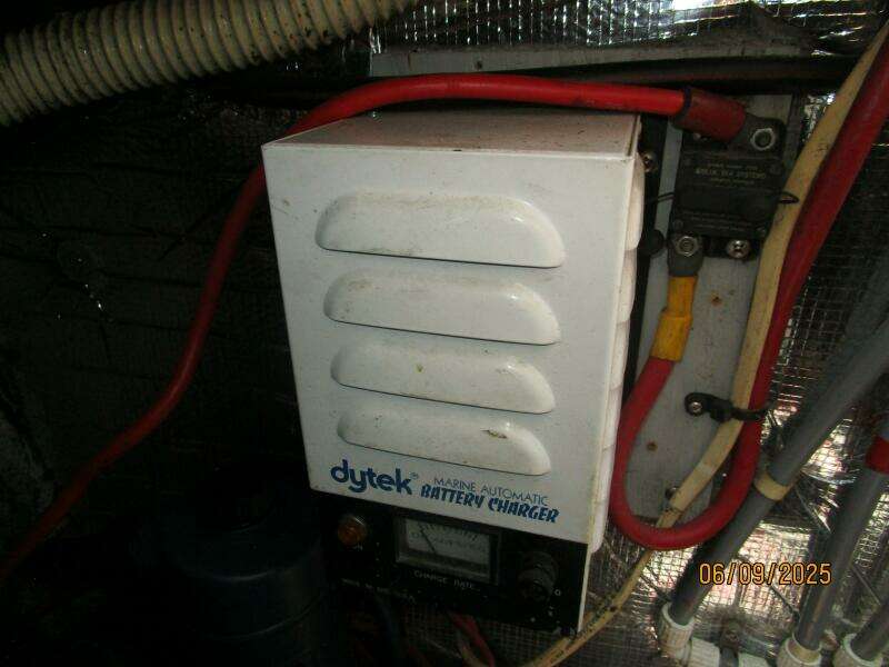 31' Silverton battery charger