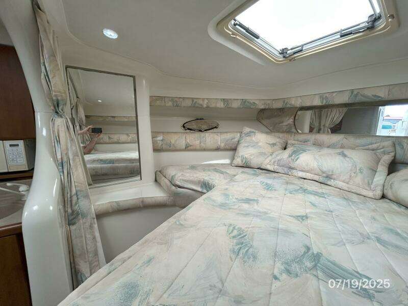 31' Silverton forward stateroom port