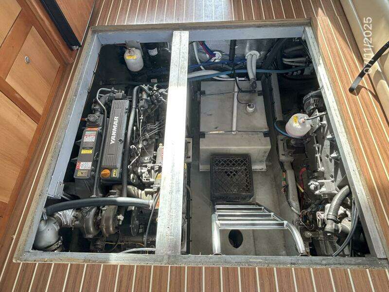 39' Mainship engine room access