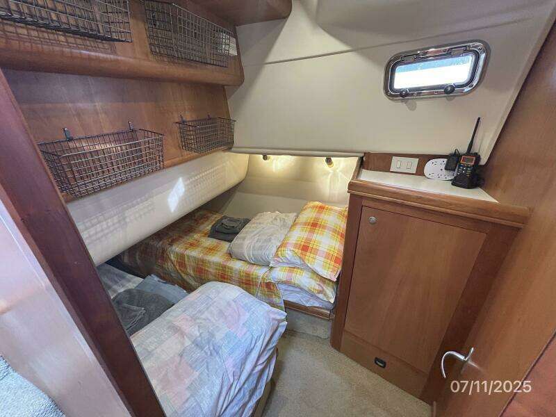 39' Mainship guest stateroom