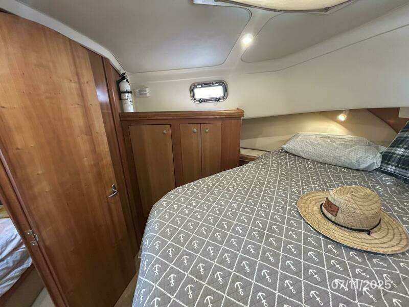 39' Mainship master stateroom port