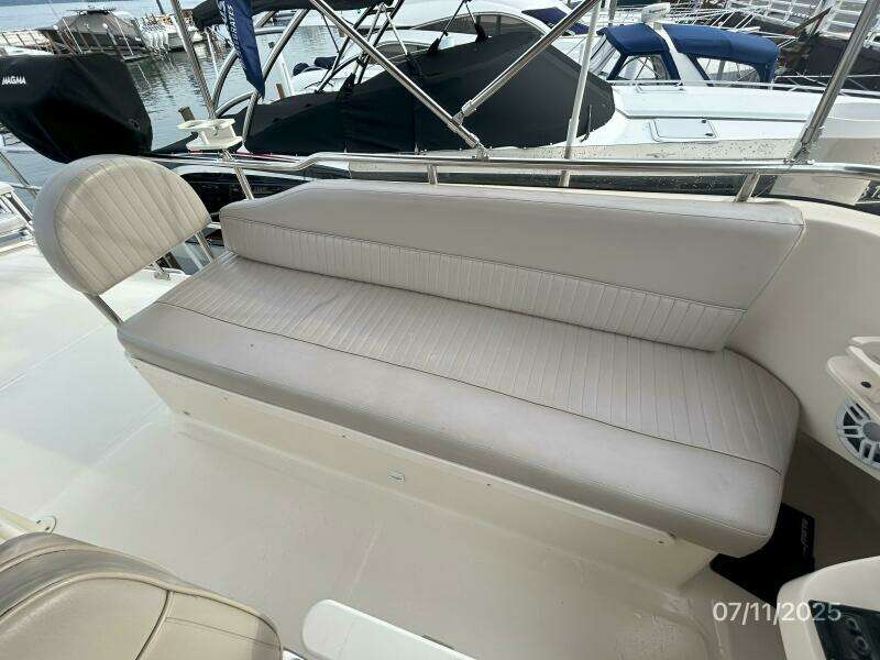 39' Mainship flybridge port seating