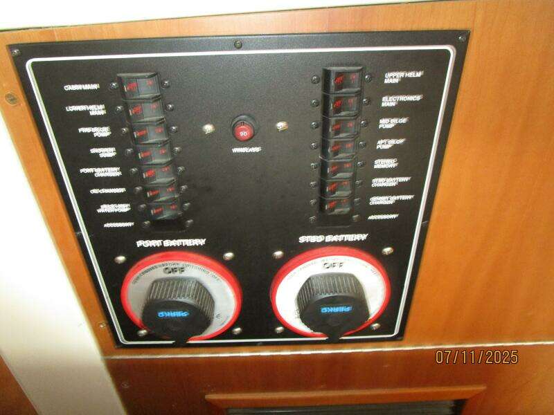39' Mainship electrical panel