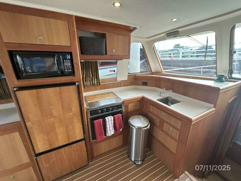 39' Mainship galley1