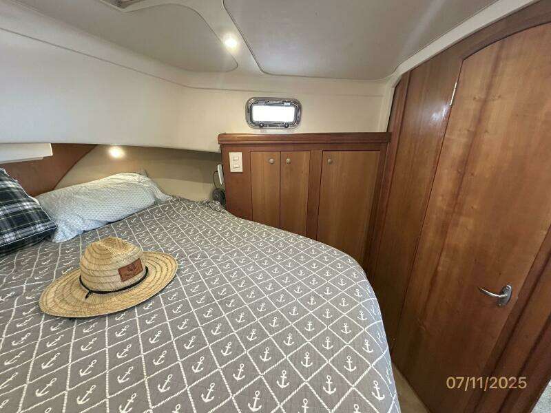 39' Mainship master stateroom starboard