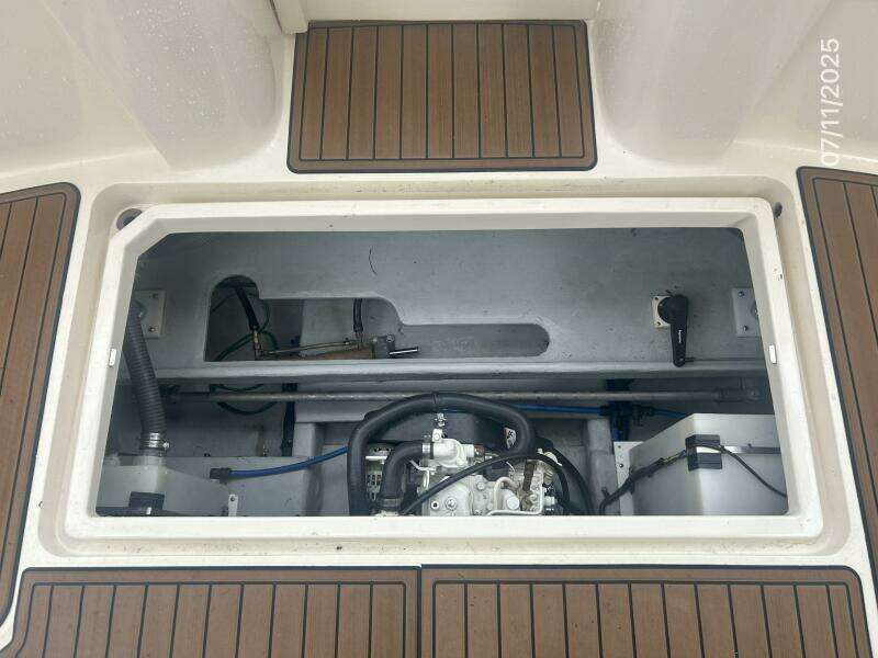 39' Mainship lazarette access