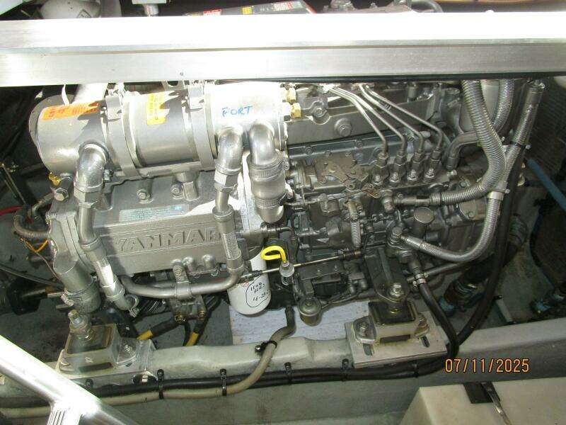 39' Mainship port main engine