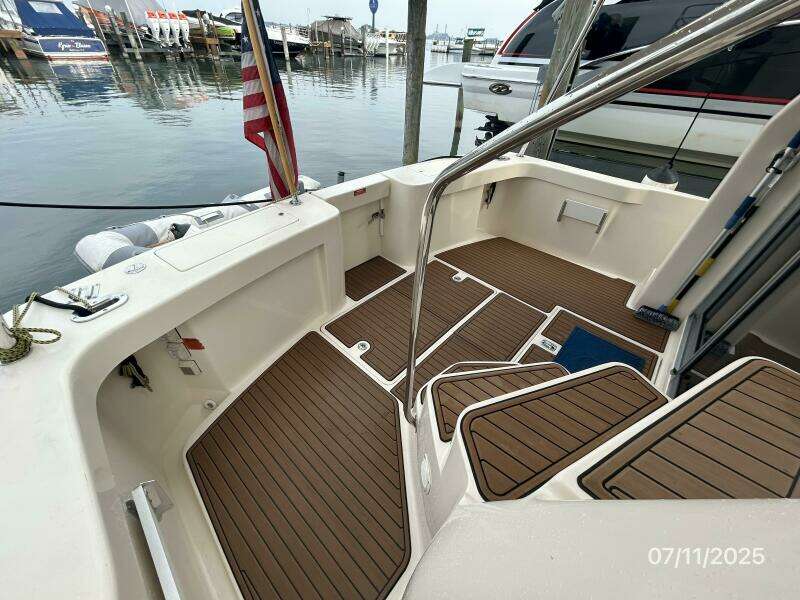 39' Mainship aftdeck1