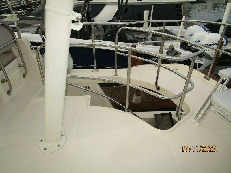 39' Mainship sundeck starboard