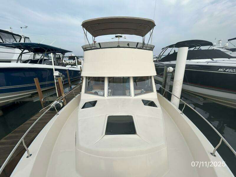 39' Mainship foredeck aft