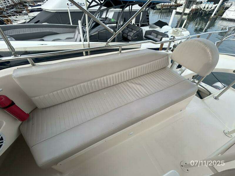 39' Mainship flybridge starboard seating