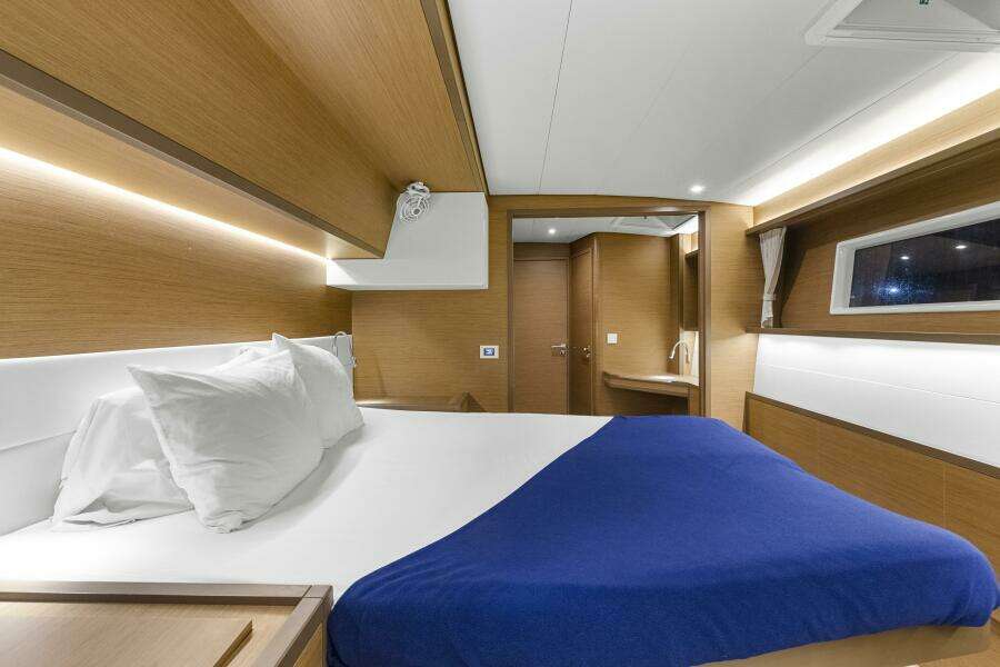 Happy Ours 52ft Lagoon Yacht For Sale