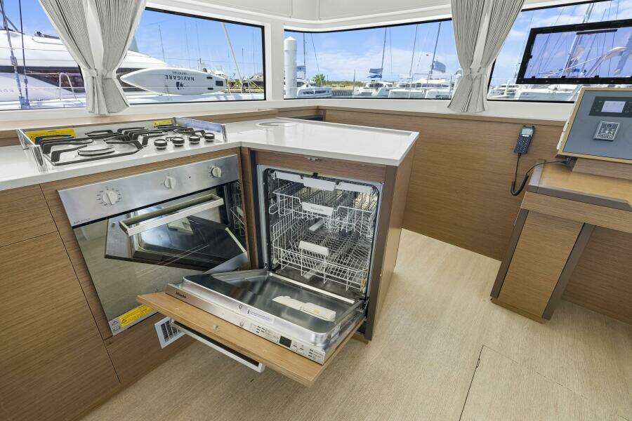 Happy Ours 52ft Lagoon Yacht For Sale