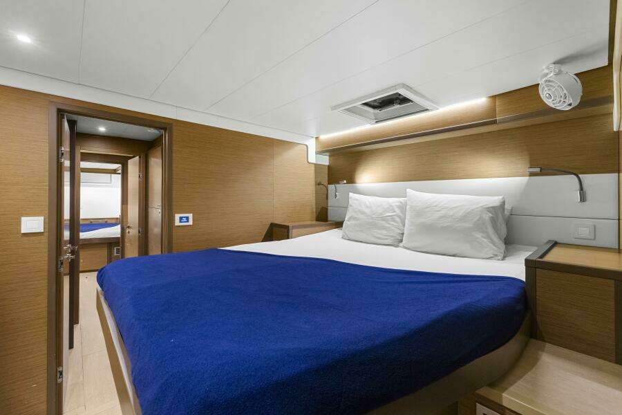Happy Ours 52ft Lagoon Yacht For Sale