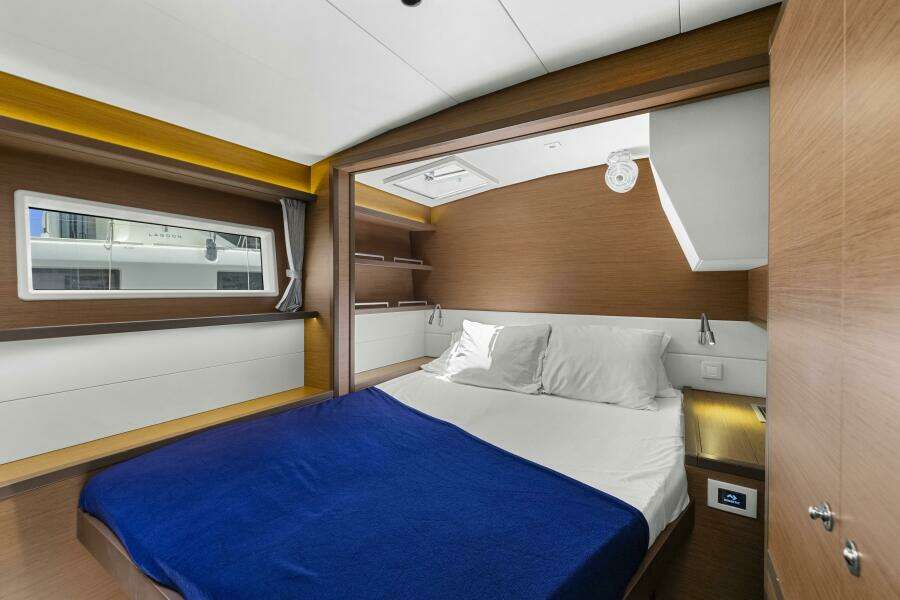 Happy Ours 52ft Lagoon Yacht For Sale