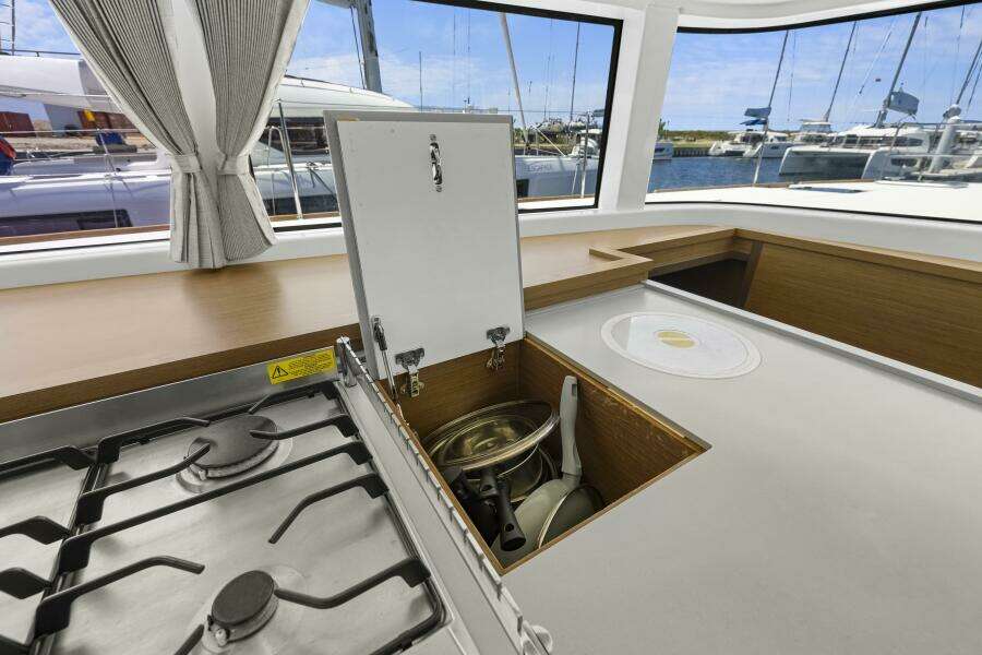 Happy Ours 52ft Lagoon Yacht For Sale