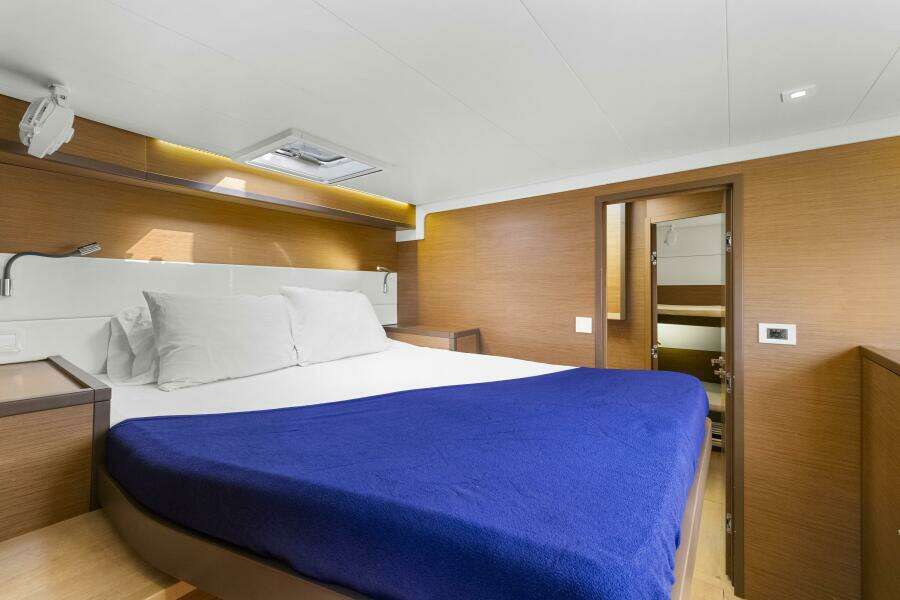 Happy Ours 52ft Lagoon Yacht For Sale