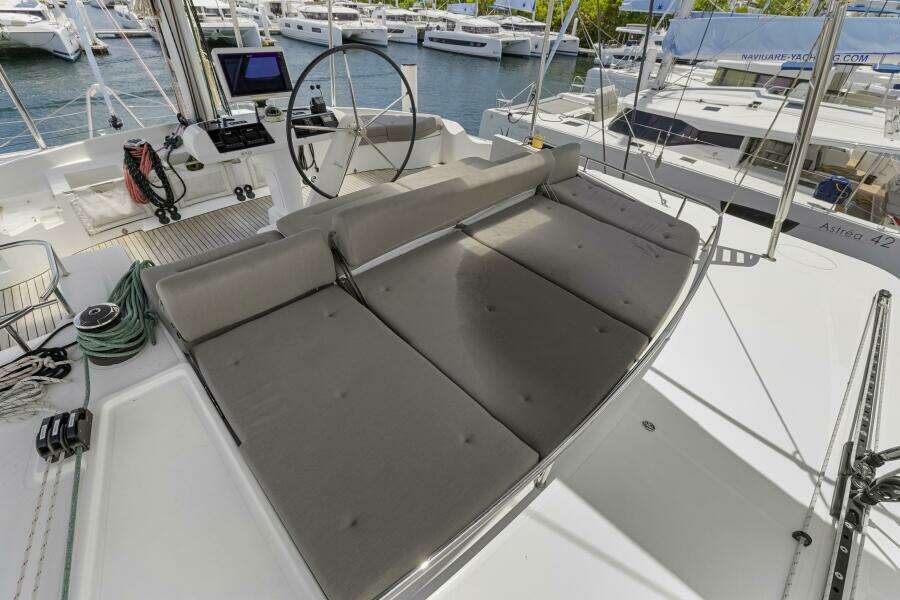Happy Ours 52ft Lagoon Yacht For Sale