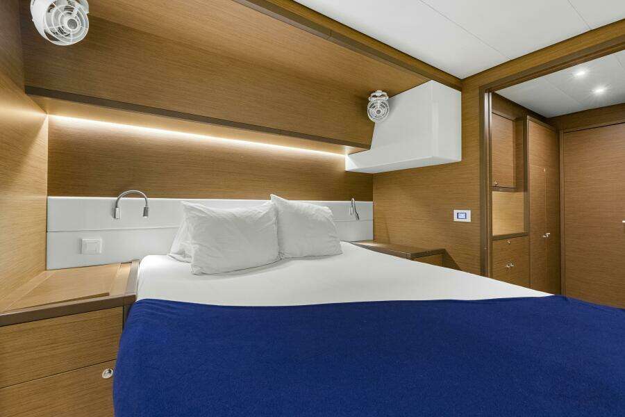 Happy Ours 52ft Lagoon Yacht For Sale