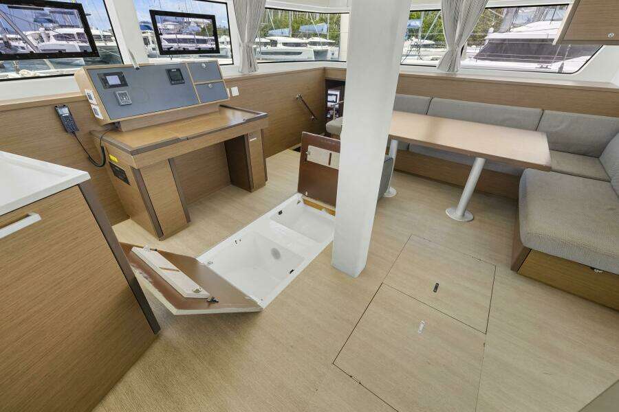 Happy Ours 52ft Lagoon Yacht For Sale