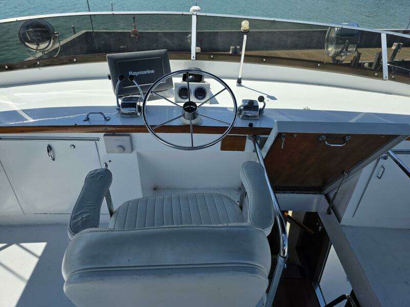 Dali 60ft Chris Craft Yacht For Sale