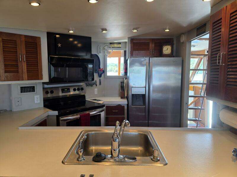 Dali 60ft Chris Craft Yacht For Sale