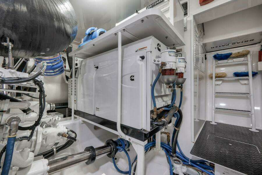 2019 Viking 68 Convertible- GYS TRADE- Generator