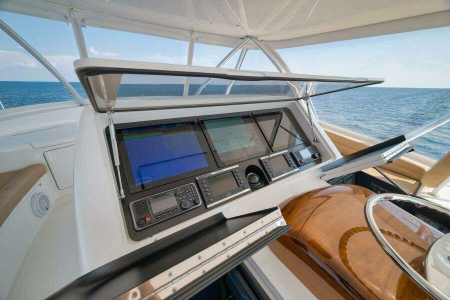 2019 Viking 68 Convertible- GYS TRADE- Helm