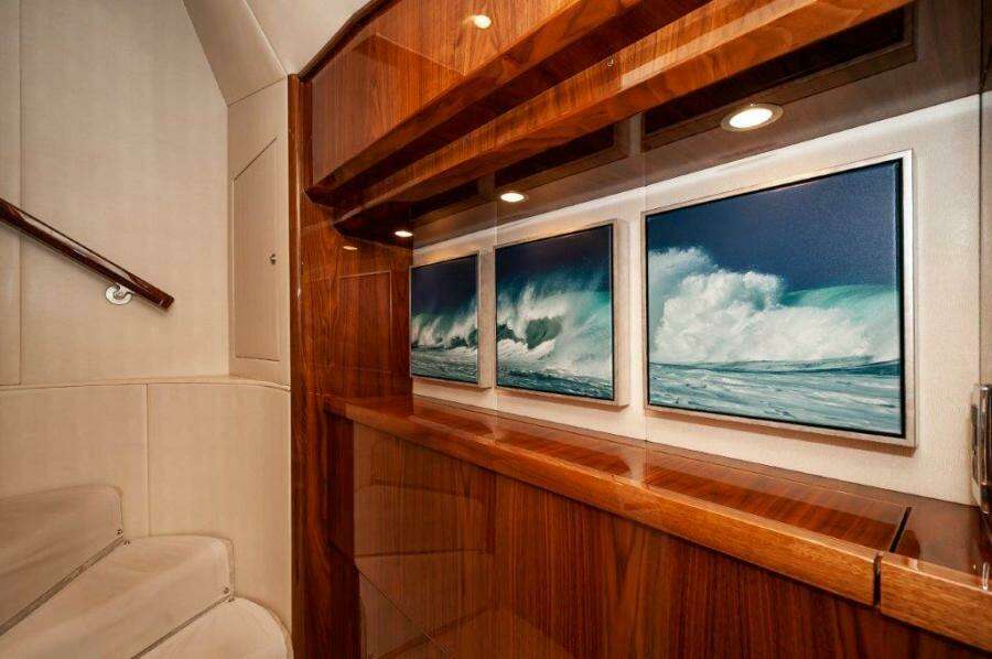 2019 68 Viking Convertible   Companionway