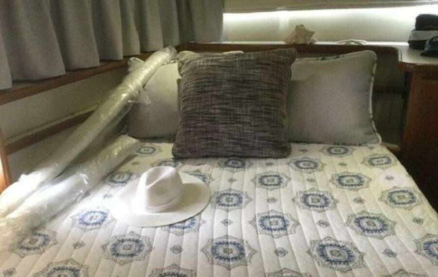 43ft Carver Yacht For Sale