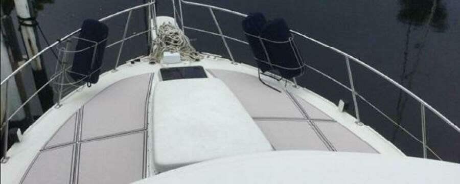 43ft Carver Yacht For Sale