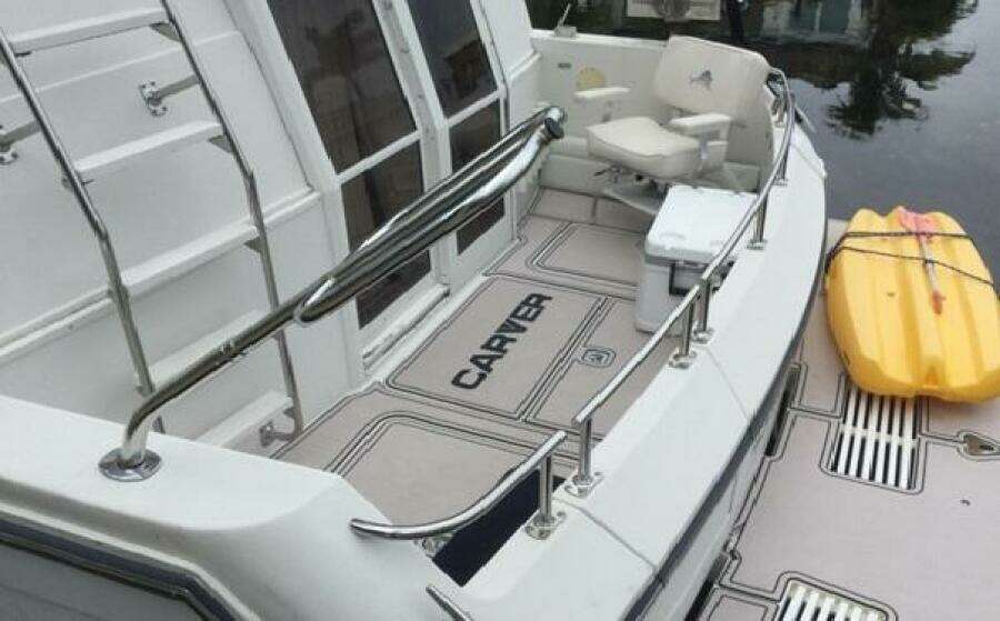 43ft Carver Yacht For Sale
