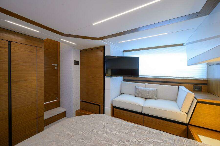 Tiara 49 DEBBIE'S DIAMOND - Master Stateroom