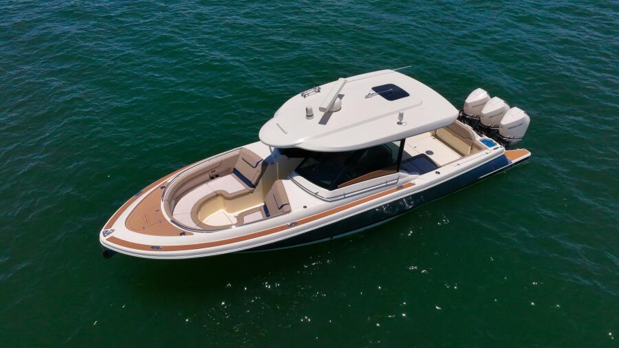 2022 Chris-Craft 35 Calypso