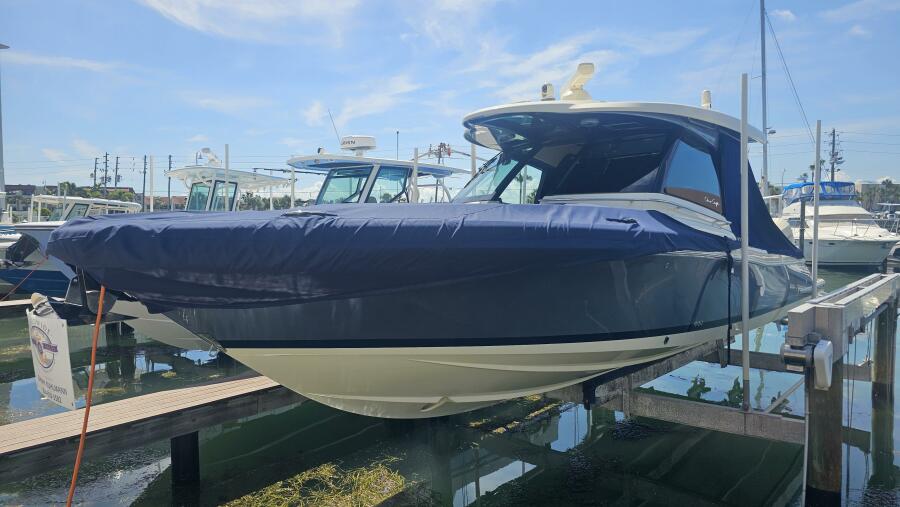 2022 Chris-Craft 35 Calypso