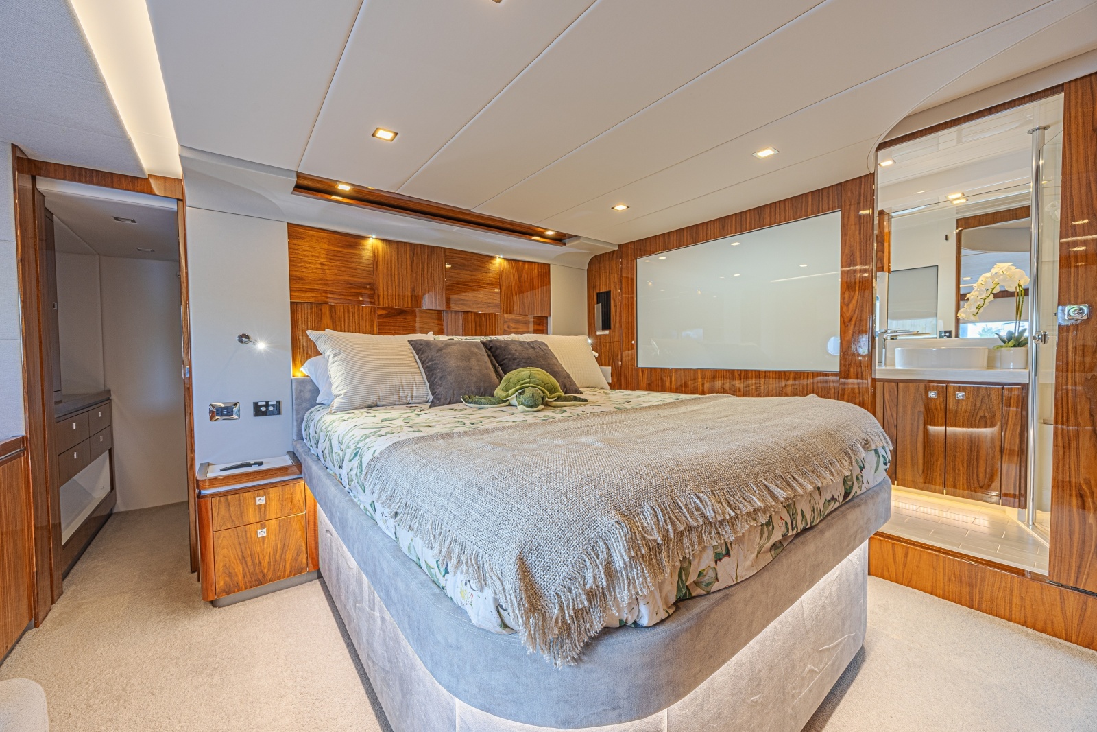 2021 Riviera 6000 Motor Yacht